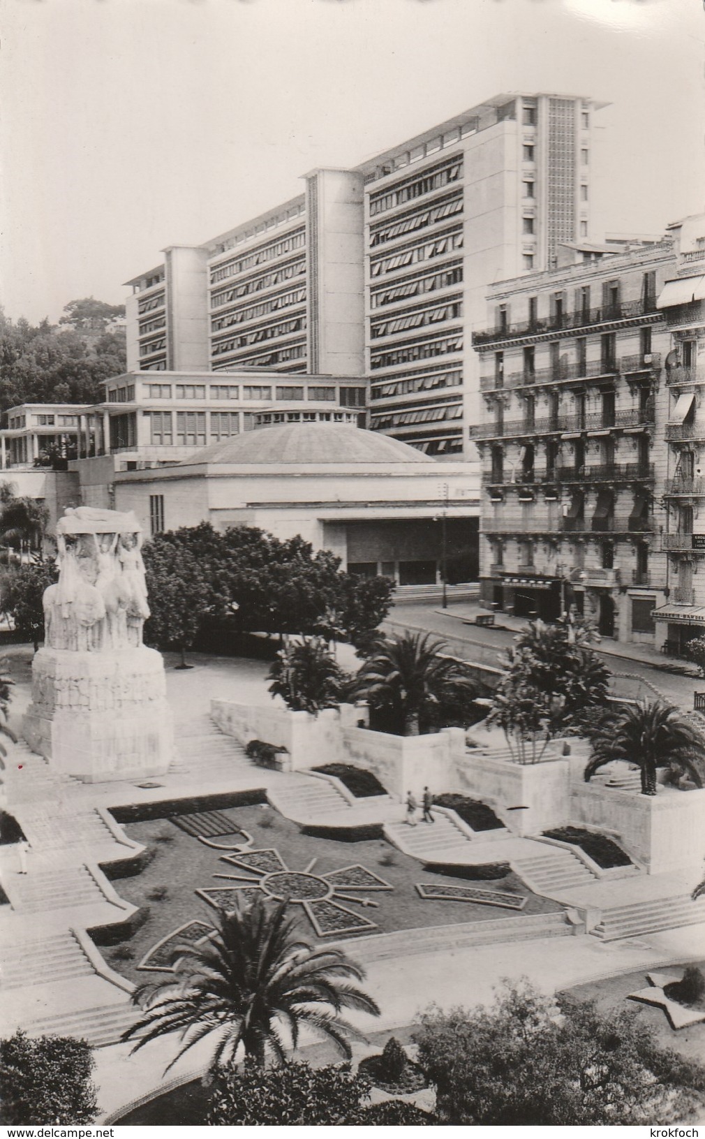 Alger - Monument Aux Morts Et Le Gouvernement Général - Algiers