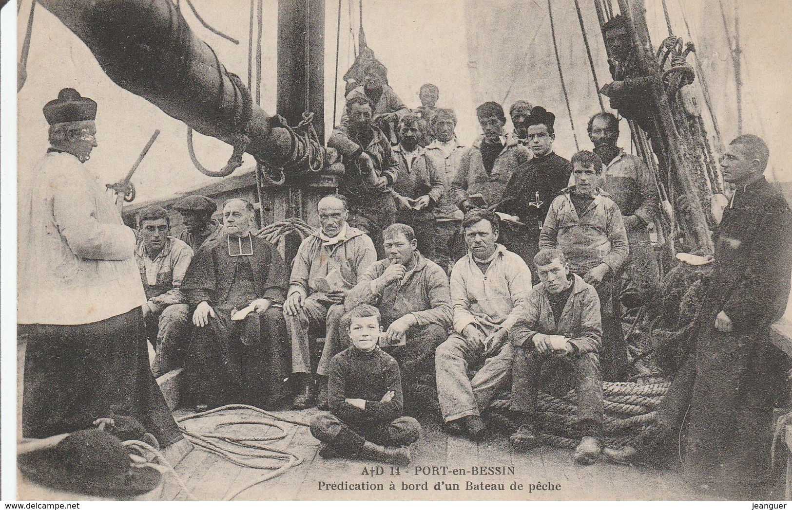 PORT En BESSIN  : Prédication Sur Un Bateau De Pêche - Port-en-Bessin-Huppain