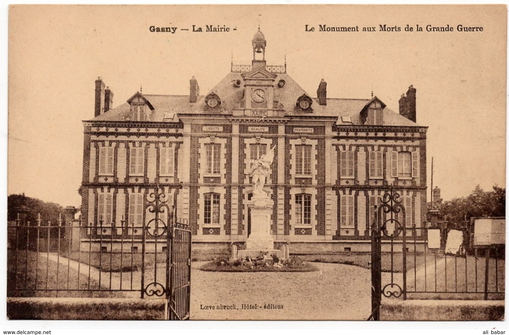 Gasny : La Mairie Et Le Monument Aux Morts De La Grande Guerre (Editeur Loevenbruck) - Autres & Non Classés