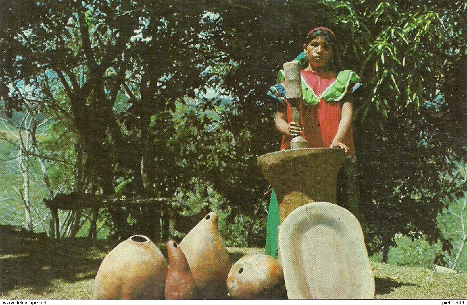 Republica De Panama, India Guaymi Pilando Arroz, Guaymi Indian Husking Rice - Panama