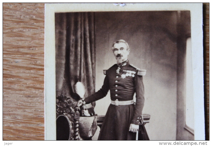 Cdv Second Empire Colonel Grande Tenue  Avec Ses Decorations, Shako Avec Aigrette - Guerre, Militaire