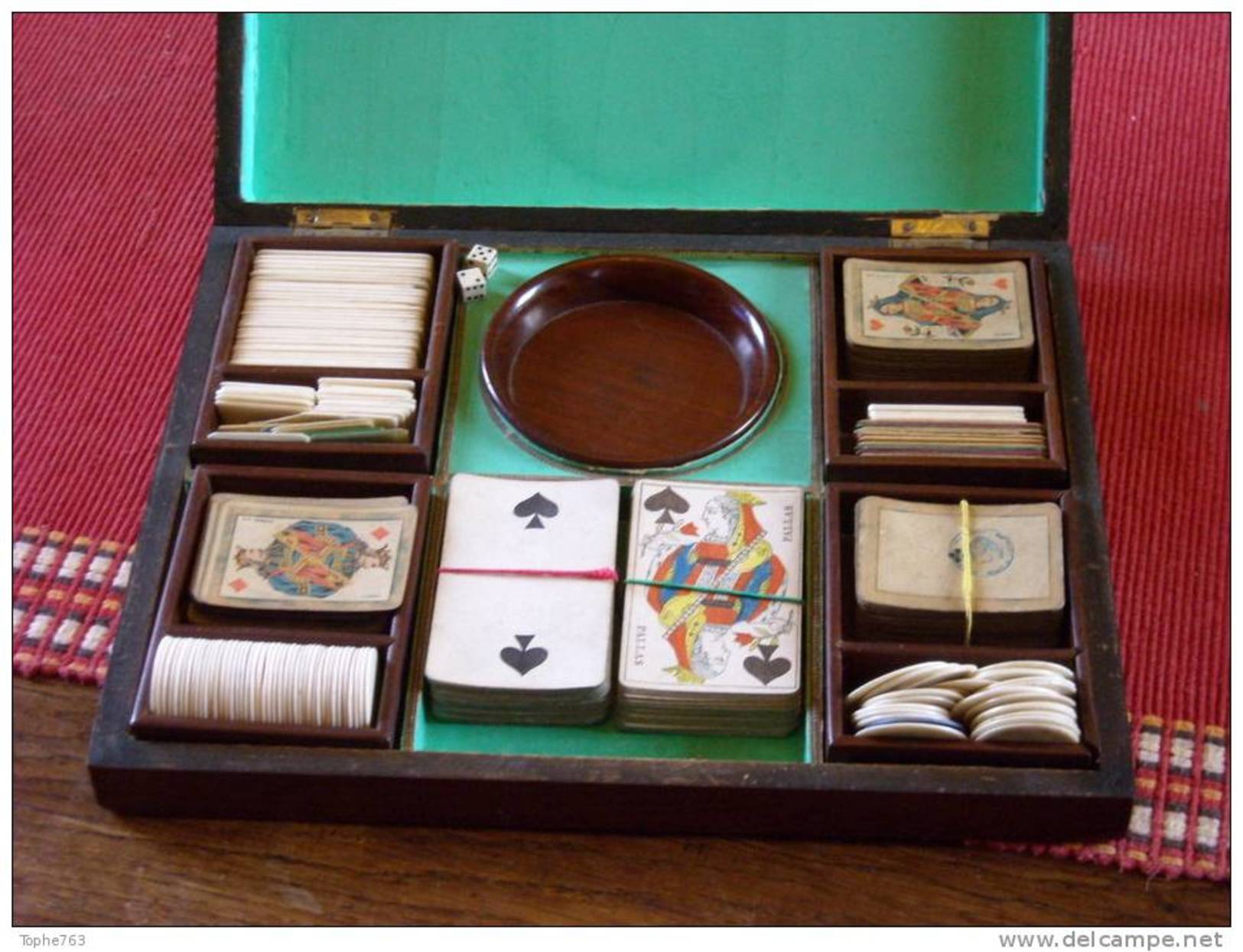 Splendide Boite à Jeux ( Brelan ? ) D'èpoque XIXe Acajou , Jetons Os Et Jeus De Cartes Anciens, Coupelle Et Dés - Boxes