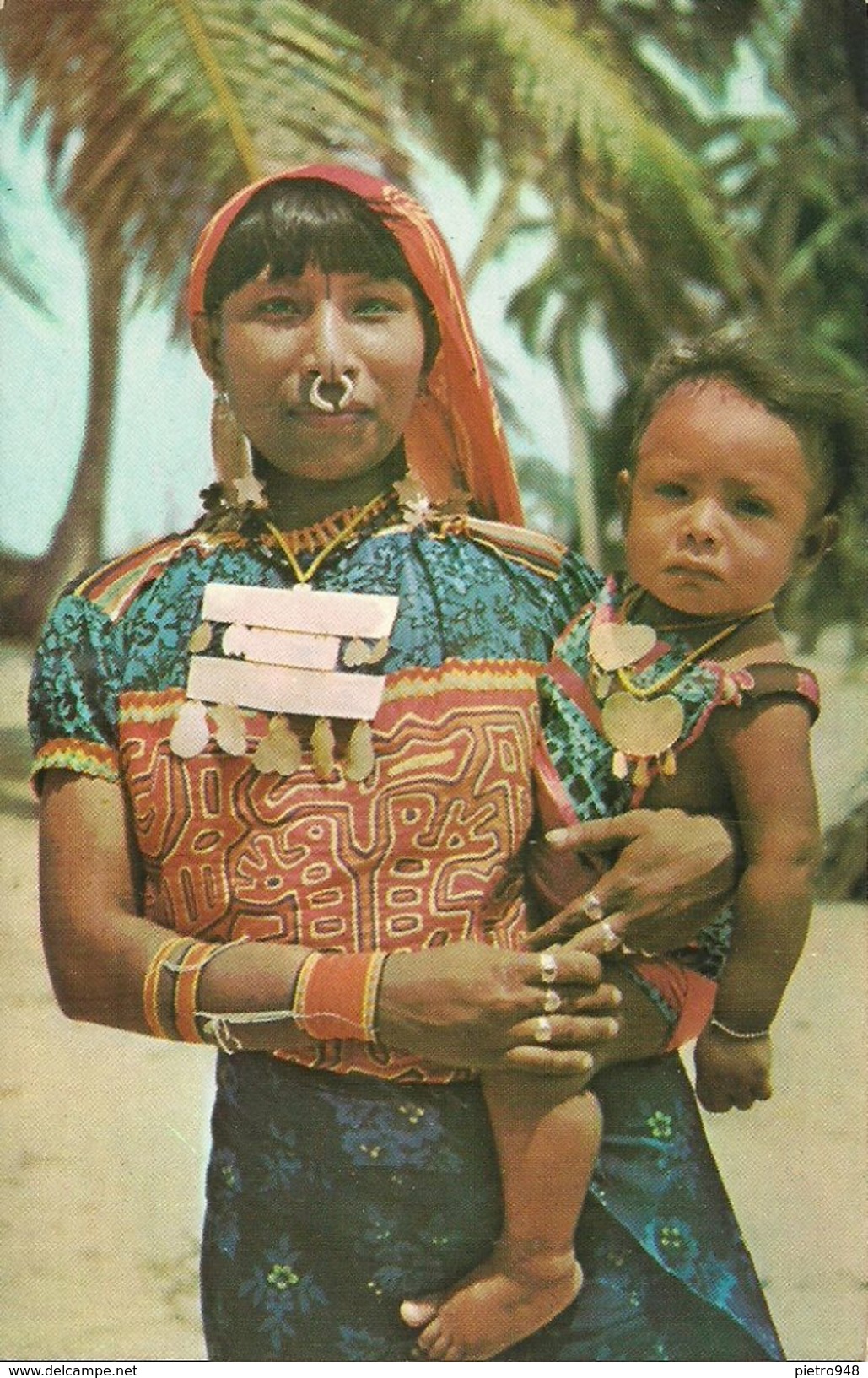 Republica De Panama, Islas San Blas, India Kuna Con Su Hijo, Kuna Indian Woman With Her Son In Dresses And Adornments - Panama
