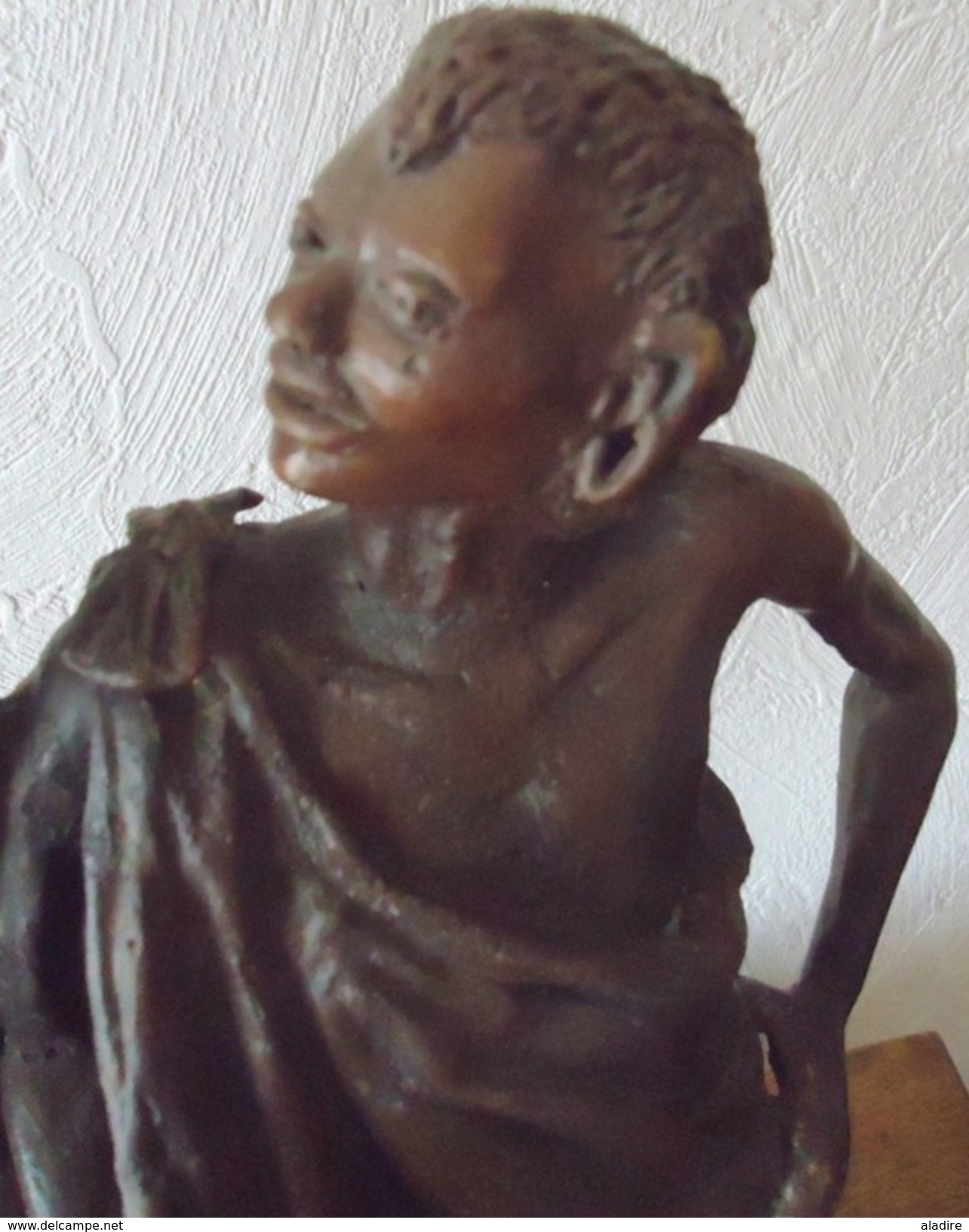 - Trois Enfants Massaï - ISSA DIOP  -  Sénégal, Bronze Sur Socle De Bois Tropical  - Oeuvre Unique 59 X 36 Cm - 11 Kilos - Brons