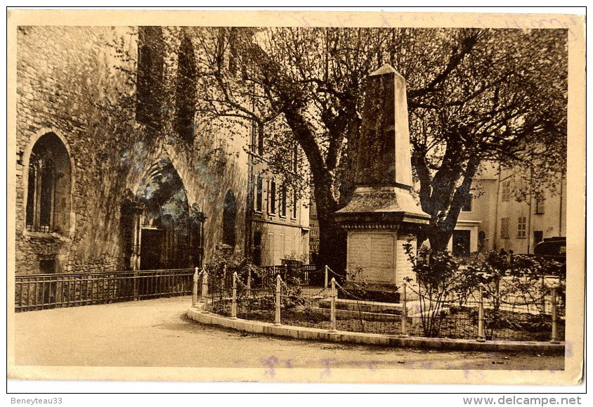 CPA (Réf E736) LE LUC (VAR 83) Place Blanqui - MONUMENT AUX MORTS - Le Luc