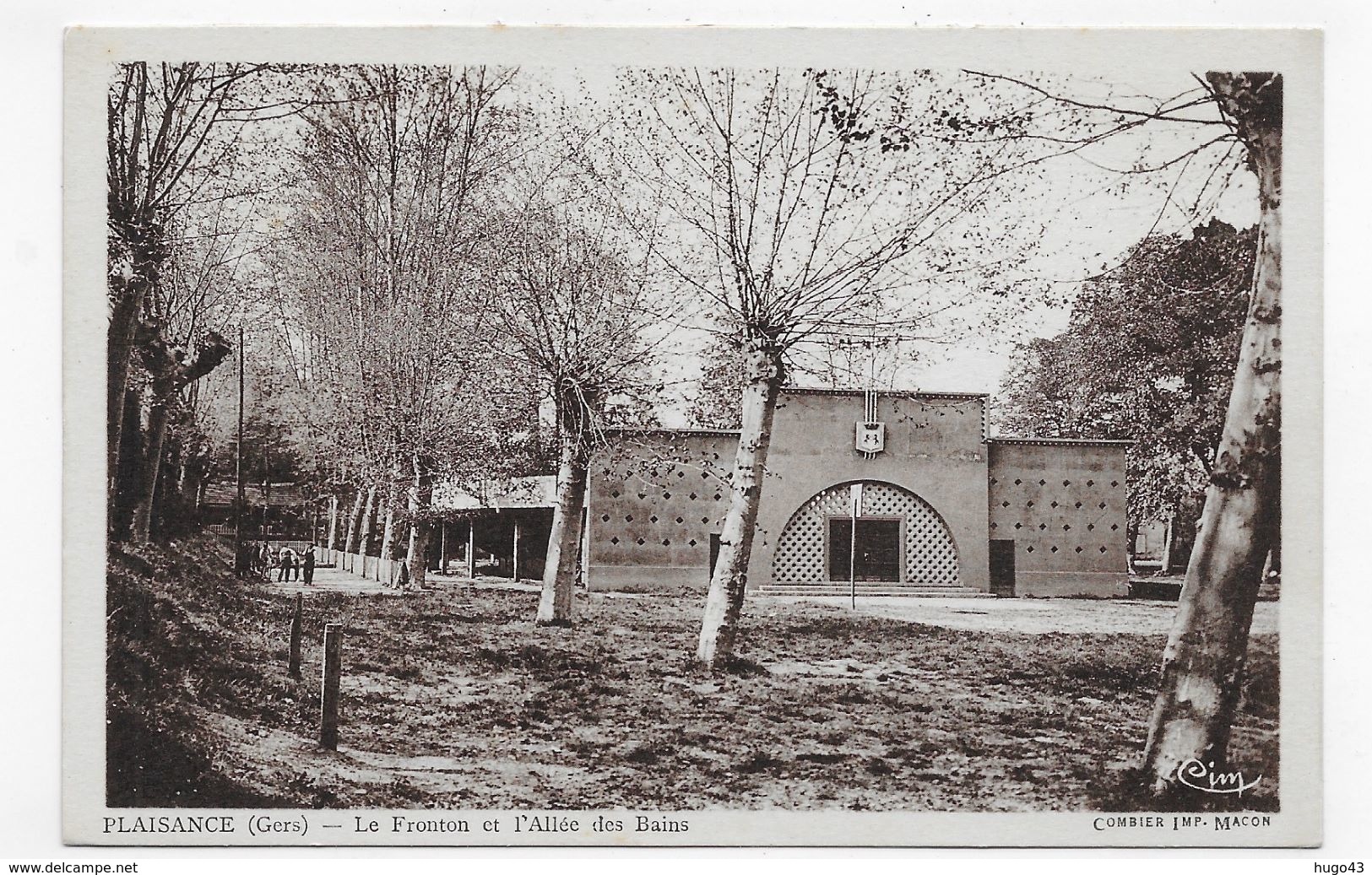 PLAISANCE - LE FRONTON ET L' ALLEE DES BAINS - CPA NON VOYAGEE - Autres & Non Classés