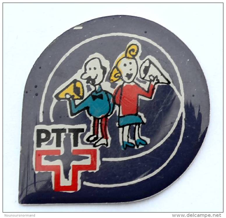 Pin's PTT SUISSE - Le Logo Et La Croix - Couple Communicant à L'ancienne - PTTExpo - G1090 - Mail Services