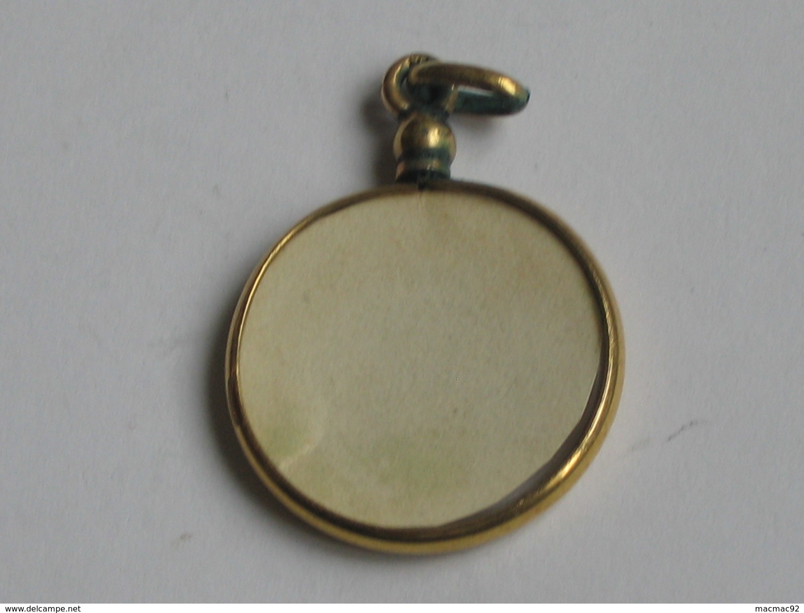 Ancien Petit Pendentif  Porte-photo  ***** EN ACHAT IMMEDIAT **** - Pendentifs