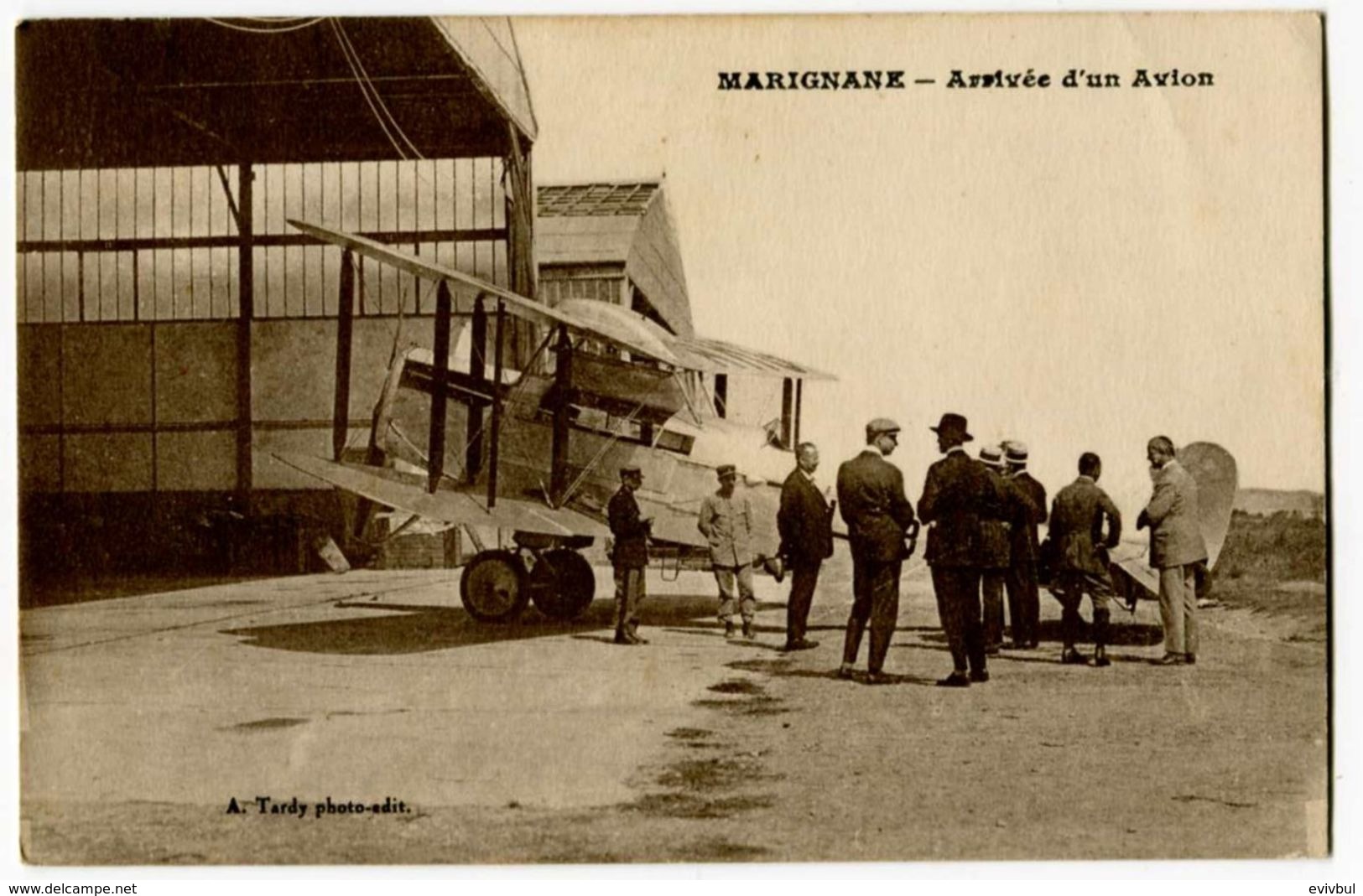 CPA Marignane 13 Arrivée D'un Avion Posé Et Animée A. Tardy Photo,Edit. - Marignane