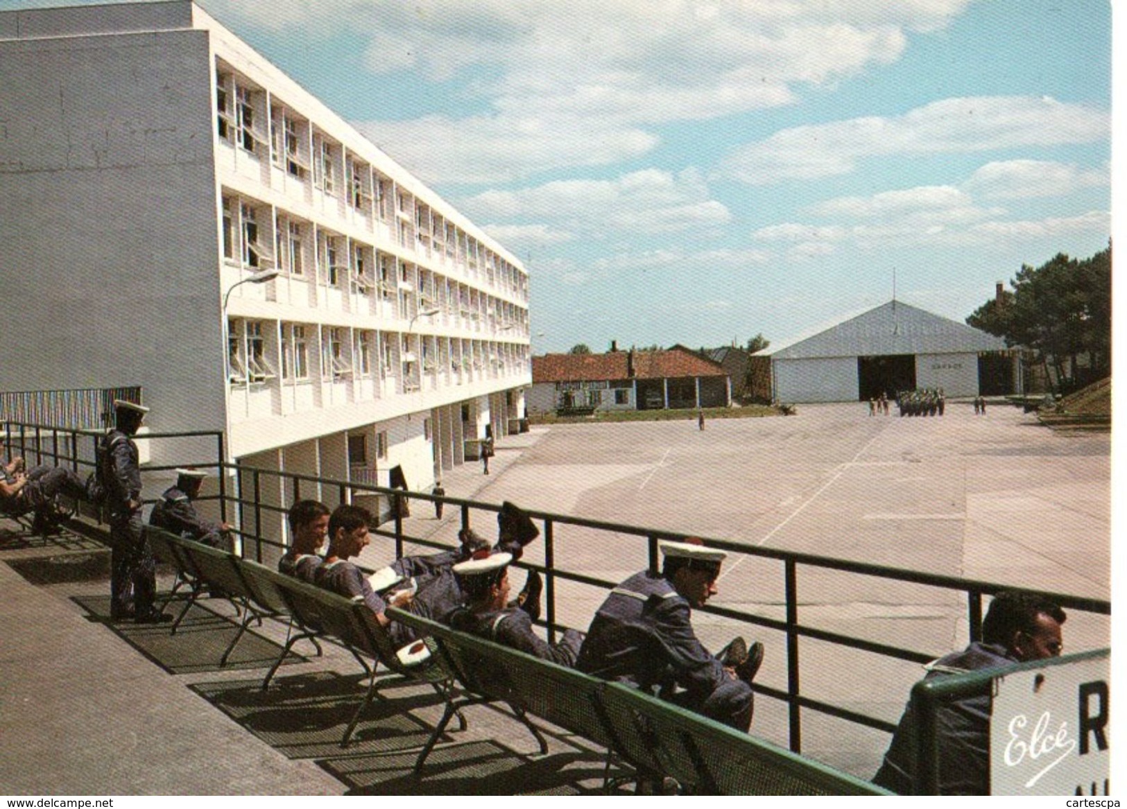 Centre De Formation Marine D'hourtin Le Batiment Jean Bart Vue De La Terrasse Du Foyer CPM Ou CPSM - Autres & Non Classés