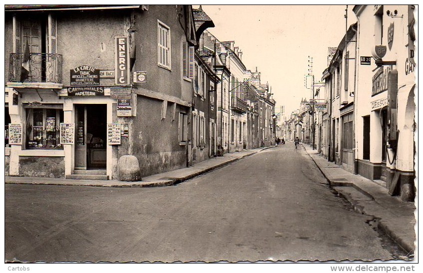 37 L'ILE-BOUCHARD  Rue Gambetta - L'Île-Bouchard