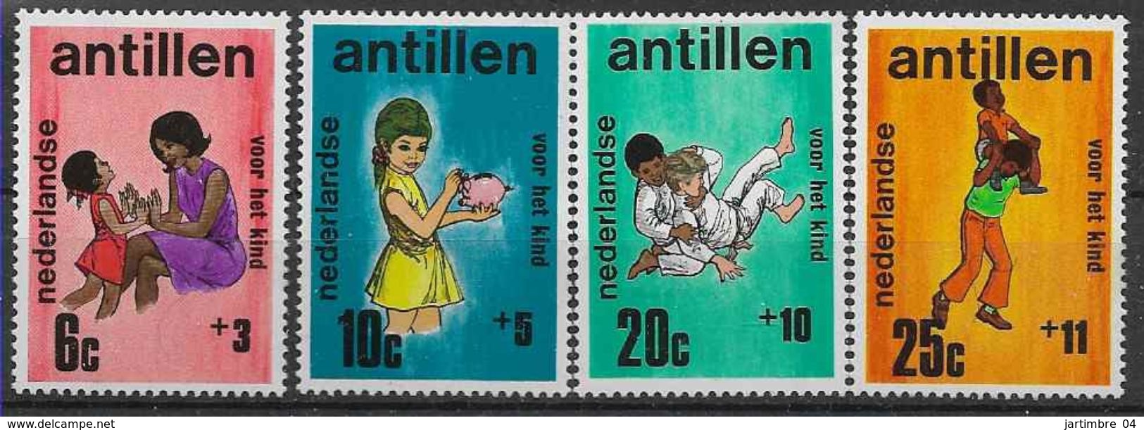 1970 ANTILLES NEERLANDAISES 412-15**  Enfance, Tirelire, Cochon, Judo - Curaçao, Antilles Neérlandaises, Aruba