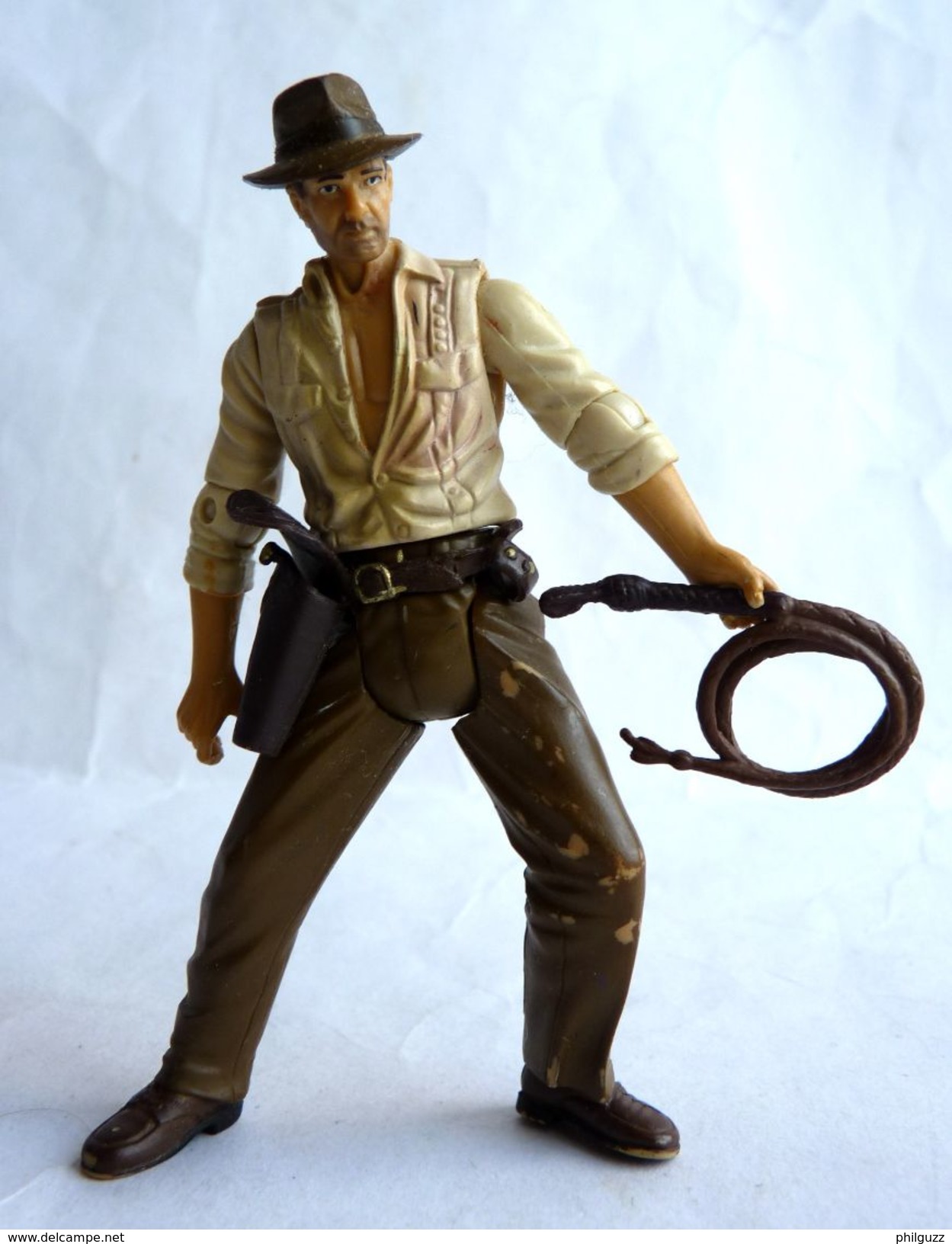 FIGURINE INDIANA JONES - RAIDERS OF THE LOST ARK - HASBRO 2008 - INDY AVEC FOUET SANS VESTE D'ORIGINE (4) - Autres & Non Classés