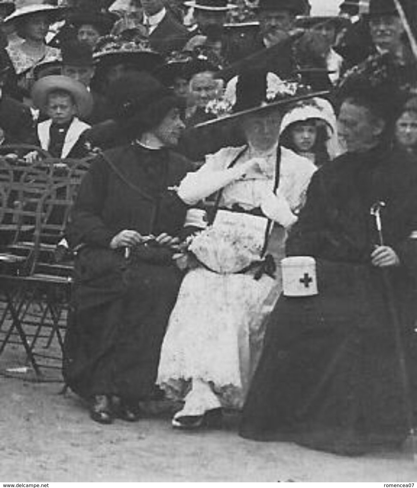 COLLECTE De La CROIX-ROUGE Lors D'une FÊTE NATIONALE - Vers 1910 - Carte-photo - Bienfaisance - A Voir ! - Croix-Rouge