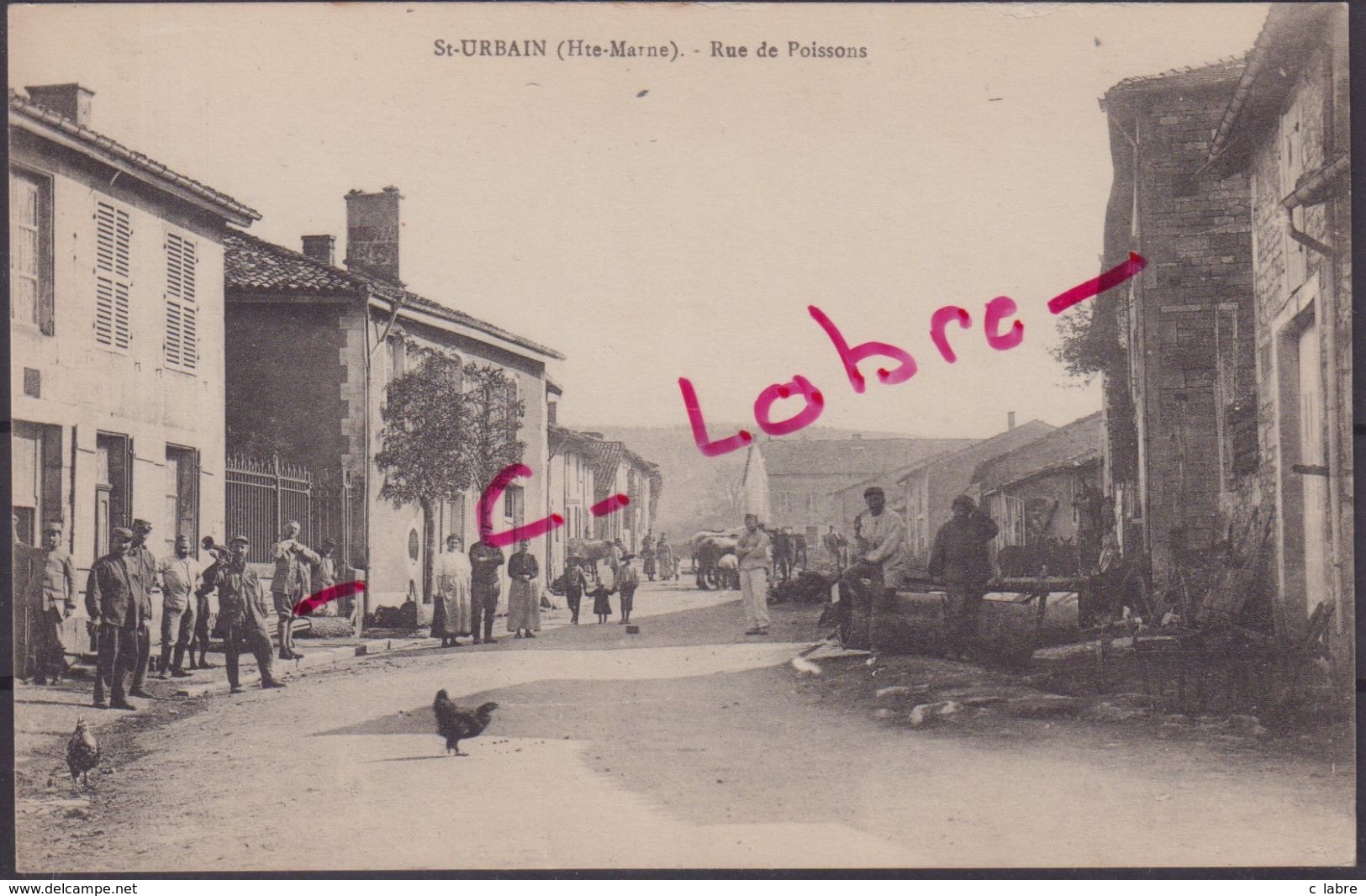 SAINT - URBAIN : RUE DE POISSONS . ( TRES ANIMEE ) . - Altri & Non Classificati