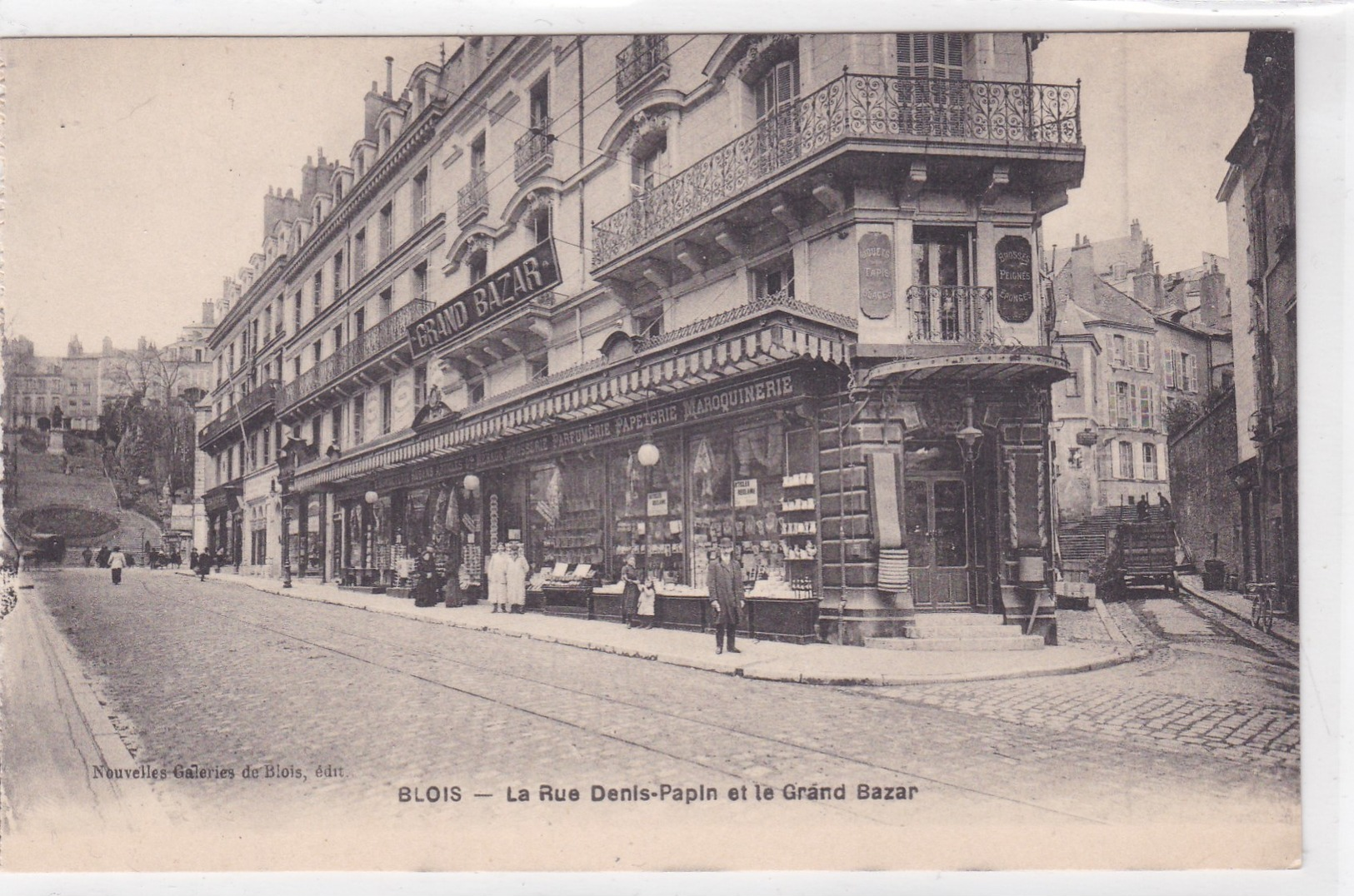 Blois - La Rue Denis-Papin Et Le Grand Bazar - Blois