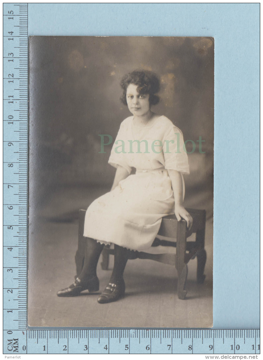 Photo Reel - Papier Azo Cir: 1930, Jeune Femme, Coiffure, Soulier - Carte Postale Postcard - Fotografie