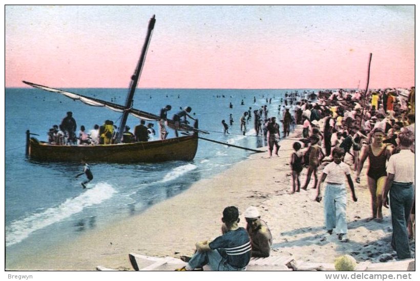 66 - CPA Canet - La Plage à L'heure Du Bain - Canet En Roussillon