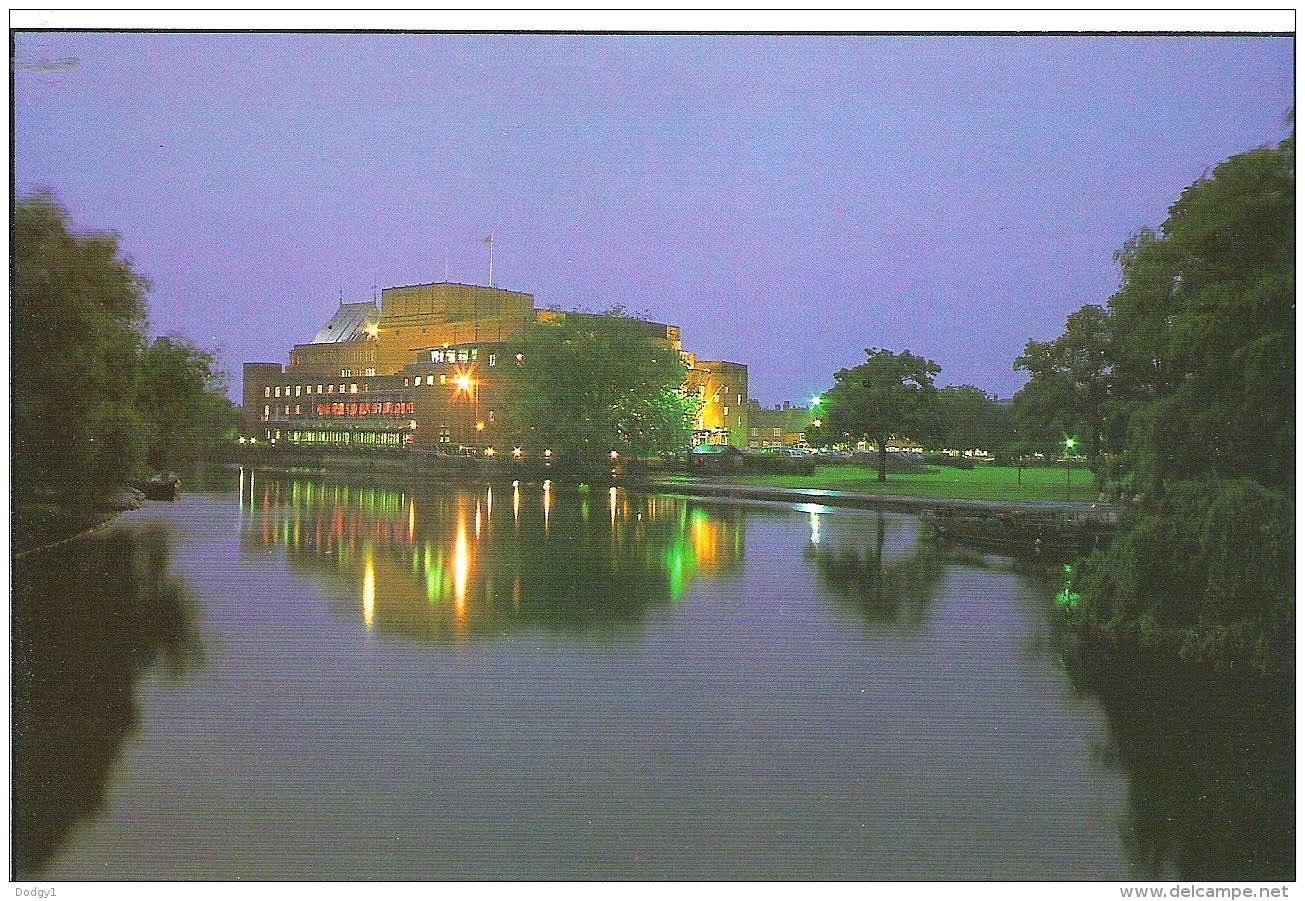 THE ROYAL SHAKESPEARE THEATRE AT NIGHT, STRATFORD, WARWICKSHIRE, ENGLAND. UNUSED POSTCARD G6 - Stratford Upon Avon