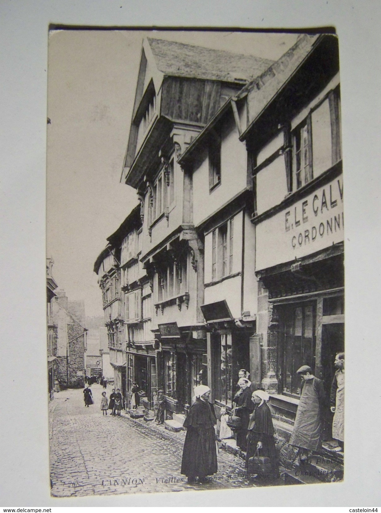 55  LANNION  Vieilles Maisons De La Rue Des Chapeliers  1913 (le Calvez Cordonnier) - Lannion