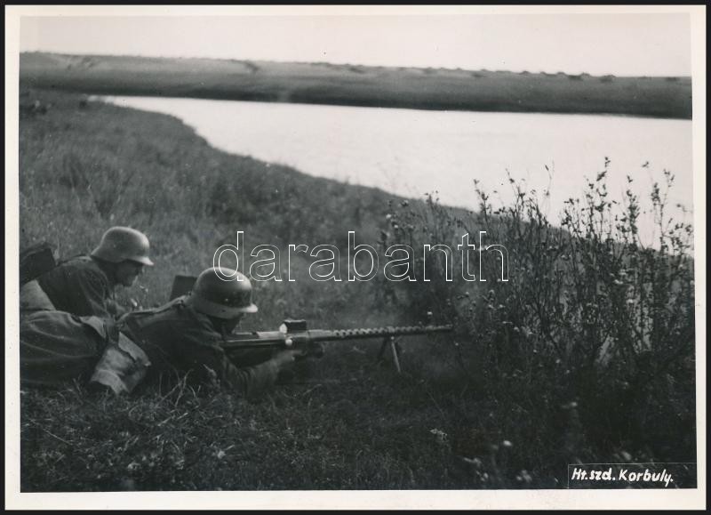 1942 Golyószóró A Dnyeper Partján, Hátoldalon Feliratozott Eredeti Katonai Sajtófotó, 131x8 Cm - Sonstige & Ohne Zuordnung