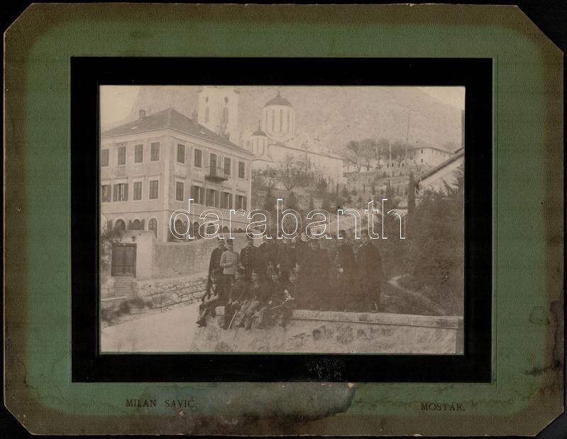Cca 1914 Mostar, Katonák Csoportja, Kartonra Kasírozott Fotó, 17x23 Cm - Sonstige & Ohne Zuordnung