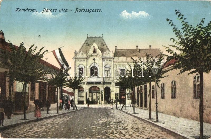 T2 Komárom, Komárno; Baross Utca Magyar Zászlóval, üzletek / Street View, Hungarian Flag, Shops - Ohne Zuordnung