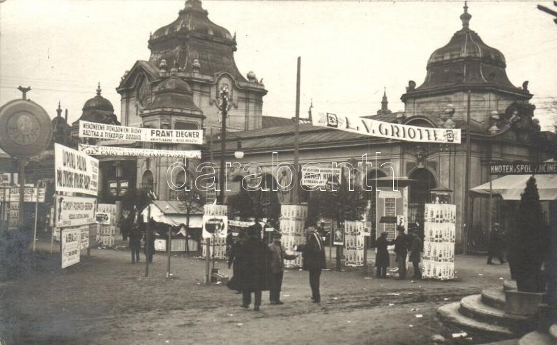 * T2 Praha, Prag; Exhibiton With Pavilions And Advertisement Posters. Photo - Ohne Zuordnung