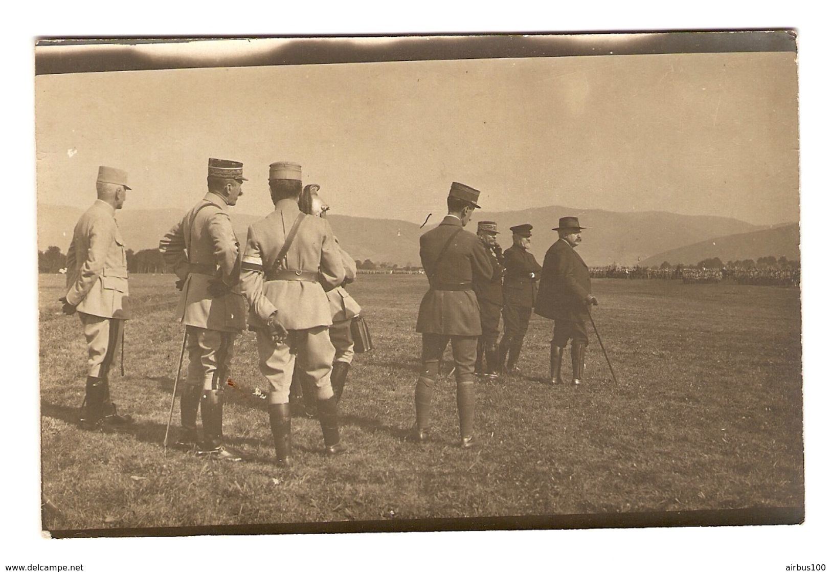 CARTE PHOTO MILITARIA GUERRE 1914 1918 CÉRÉMONIE MILITAIRE CIVIL SABRE BAIONNETTE REVUE PRUSSE ALLEMAGNE FRANCE - Weltkrieg 1914-18