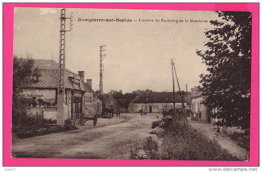 CPA (Réf :Z768) DOMPIERRE-sur-BESBRE (03 ALLIER) L'Entrée Du Faubourg De La Madeleine - Other & Unclassified