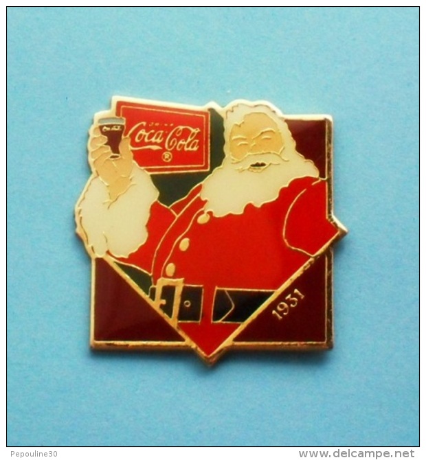 1 PIN'S  //   ** COCA COLA 1931 / PÈRE NOËL ** . (© 1985 Wilson Marketing The Coca-Cola Company) - Coca-Cola