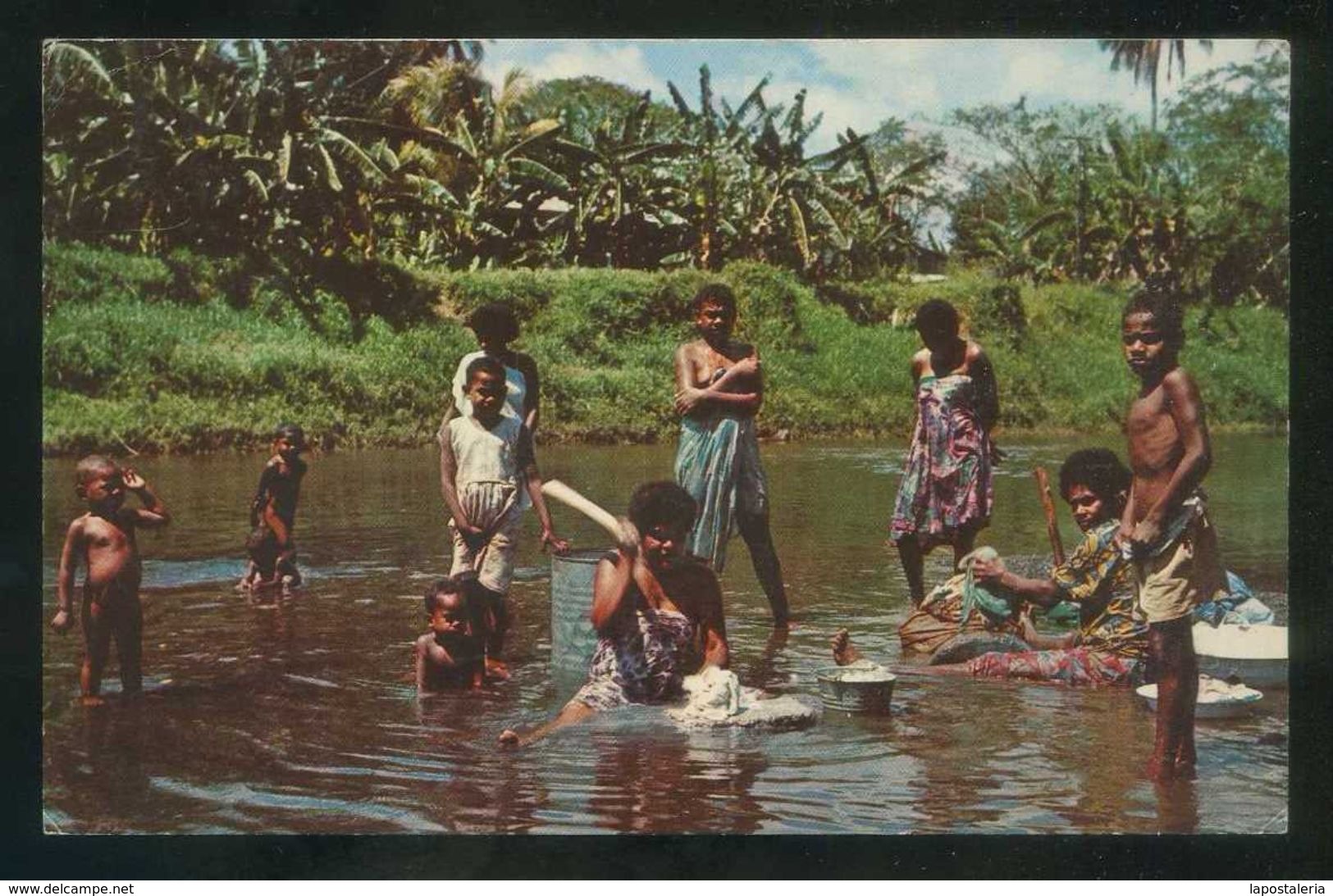 Islas Fiji. *Washing Day* Ed. M. Roberts Nº C-14233. Circulada 1971. - Fiji