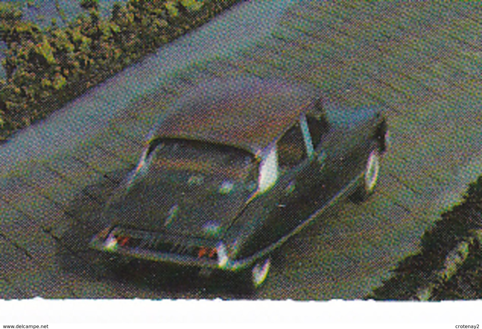 85 Ile De Noirmoutier N°2020 Le Passage Du Gois En 1983 VOIR 2 ZOOMS Citroën DS Bus Chausson Peugeot 404 Break Chiens - Ile De Noirmoutier