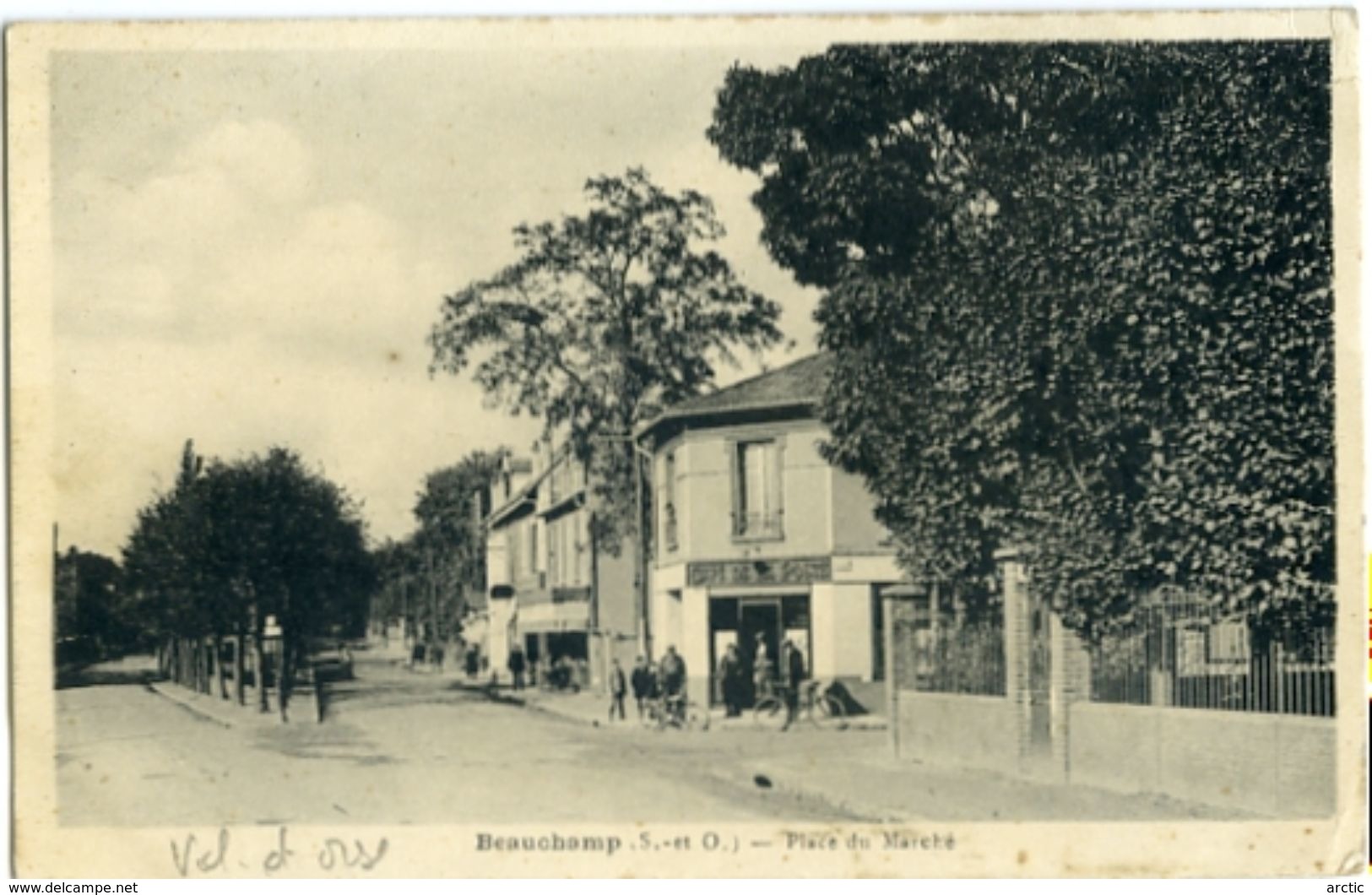 BEAUCHAMP  Place Du Marché - Beauchamp