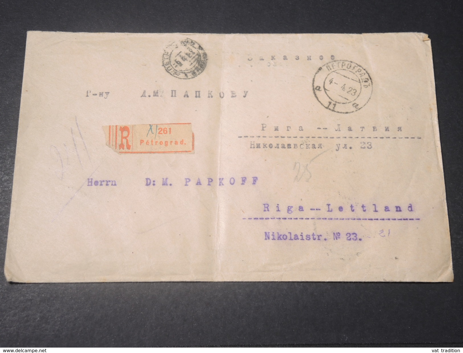 RUSSIE - Enveloppe En Recommandé De Pétrograde Pour Riga En 192 , Affranchissement Et Oblitérations Plaisants -  L 11530 - Lettres & Documents