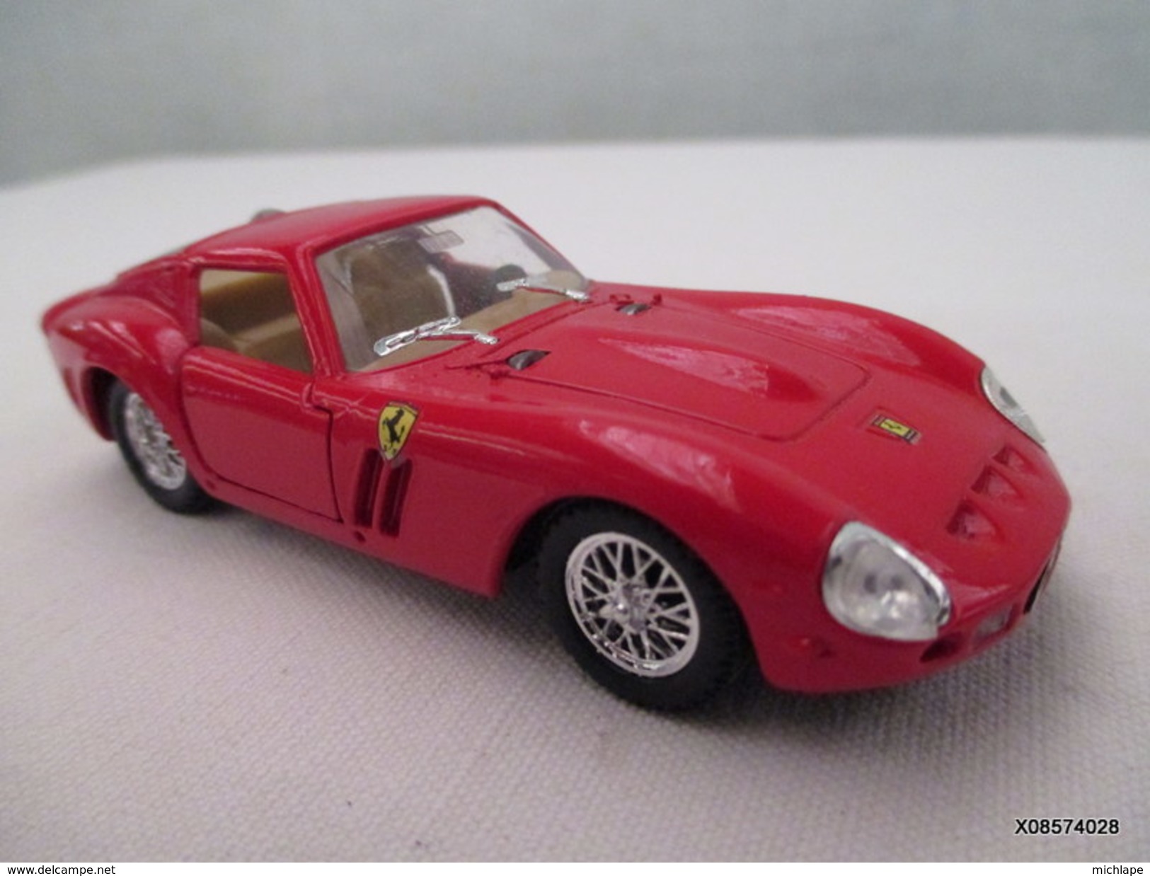 Voiture Miniature 1/43 Em  SOLIDO -   Ferrari 250 G T O  Peinture  Rouge   D'origine  Etat Proche Du Neuf - Toy Memorabilia