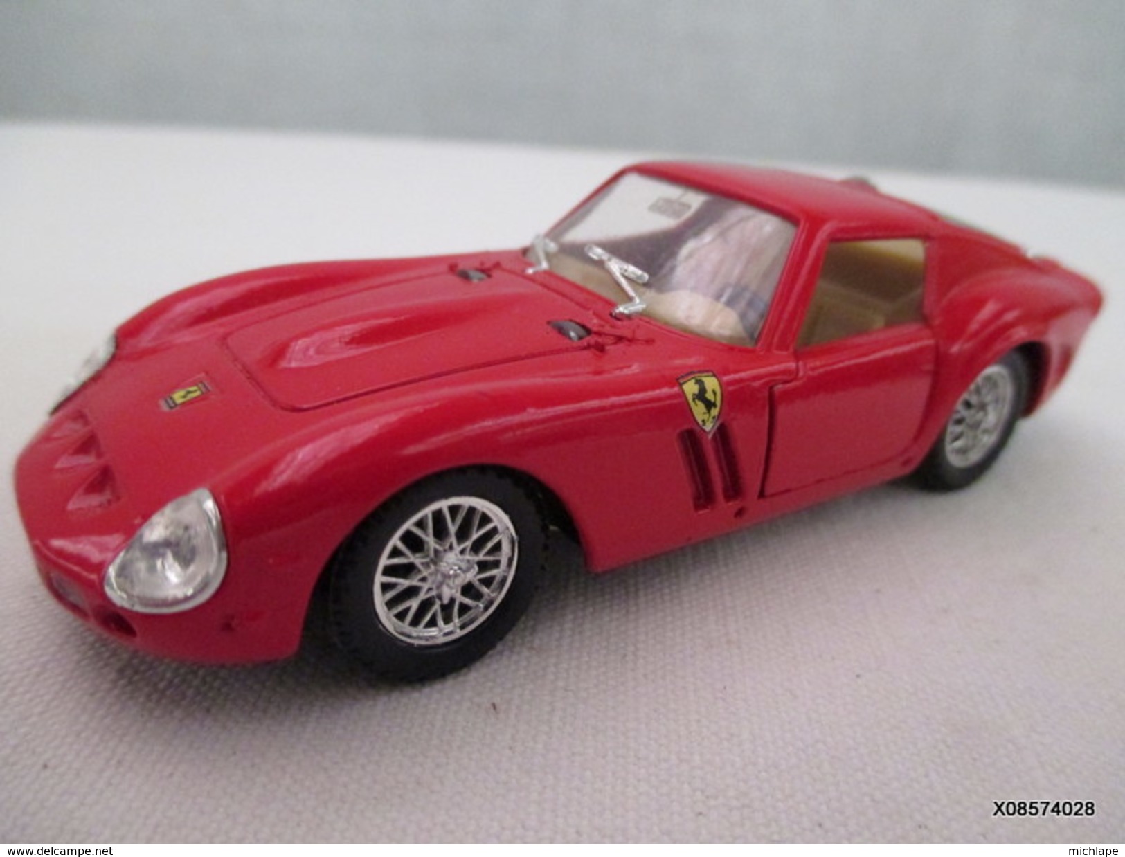 Voiture Miniature 1/43 Em  SOLIDO -   Ferrari 250 G T O  Peinture  Rouge   D'origine  Etat Proche Du Neuf - Toy Memorabilia