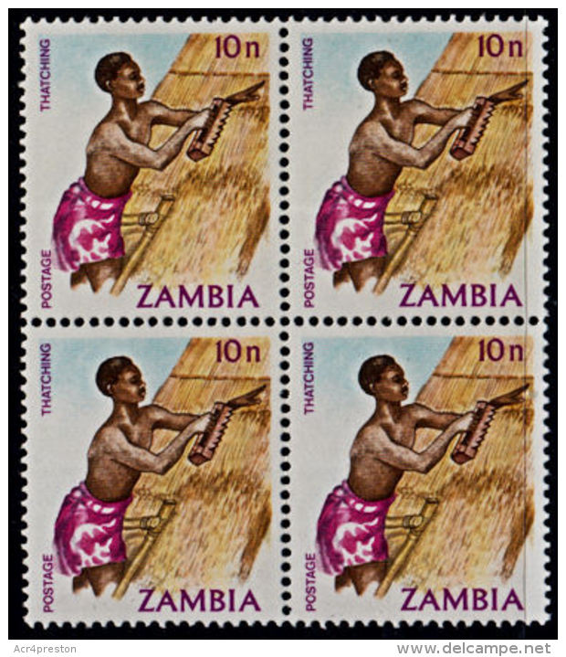 A1222 ZAMBIA 1981, SG 341 K10 Definitive (Thatching) MNH Block Of 4 - Zambia (1965-...)