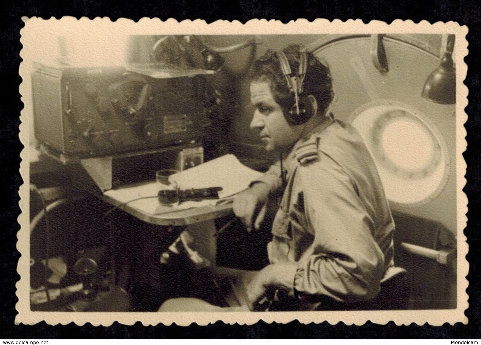 Photo 9 X 6 - Radiotélégraphiste Avec Un Récepteur Wells Gardner --- Del415 - Guerre, Militaire