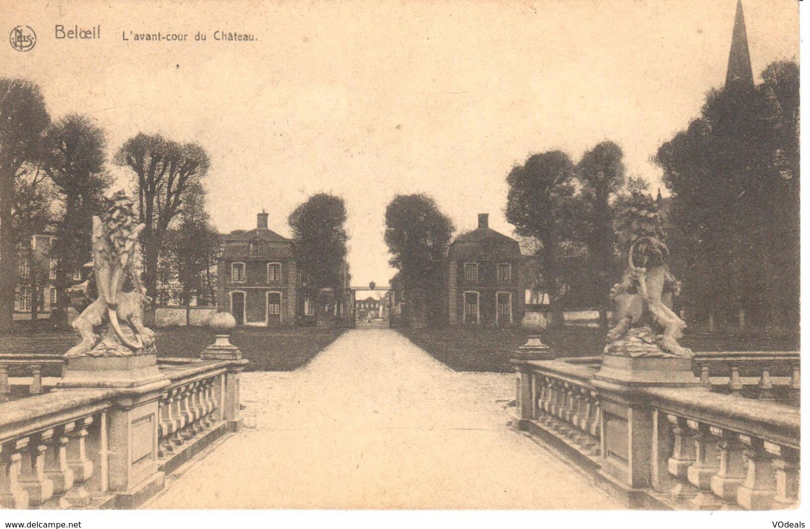 Beloeil - CPA - L'avant Cour Du Château - Beloeil