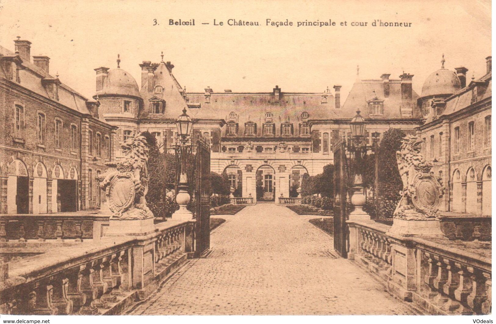 Beloeil - CPA - Le Château - Façade Principale Et Cour D'honneur - Belöil