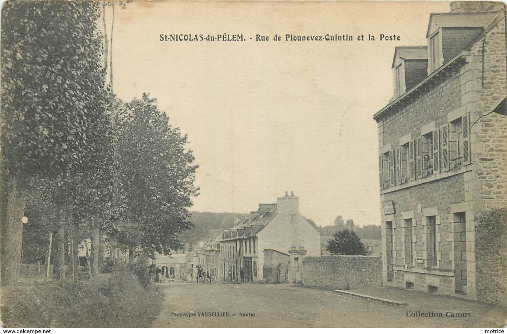 SAINT NICOLAS DU PELEM - Rue De Plounévez-Quintin Et La Poste. - Saint-Nicolas-du-Pélem