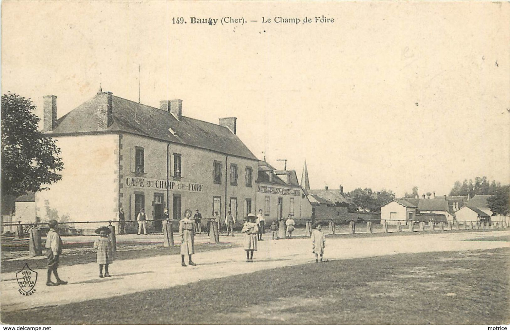 BAUGY - Le Champ De Foire,café. - Baugy