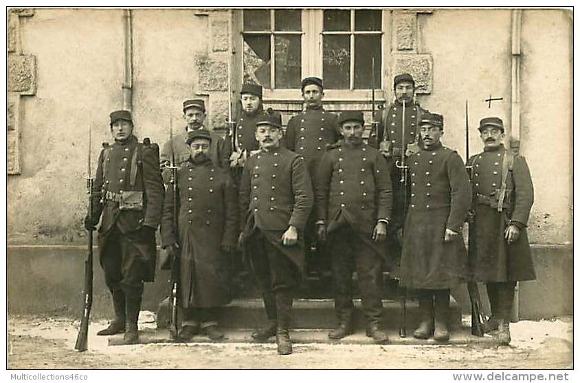 120118  MILITARIA GUERRE - CARTE PHOTO MILITAIRE - CREUSE GUERET Soldat LAROZE 77ème 32e Cie - Guéret