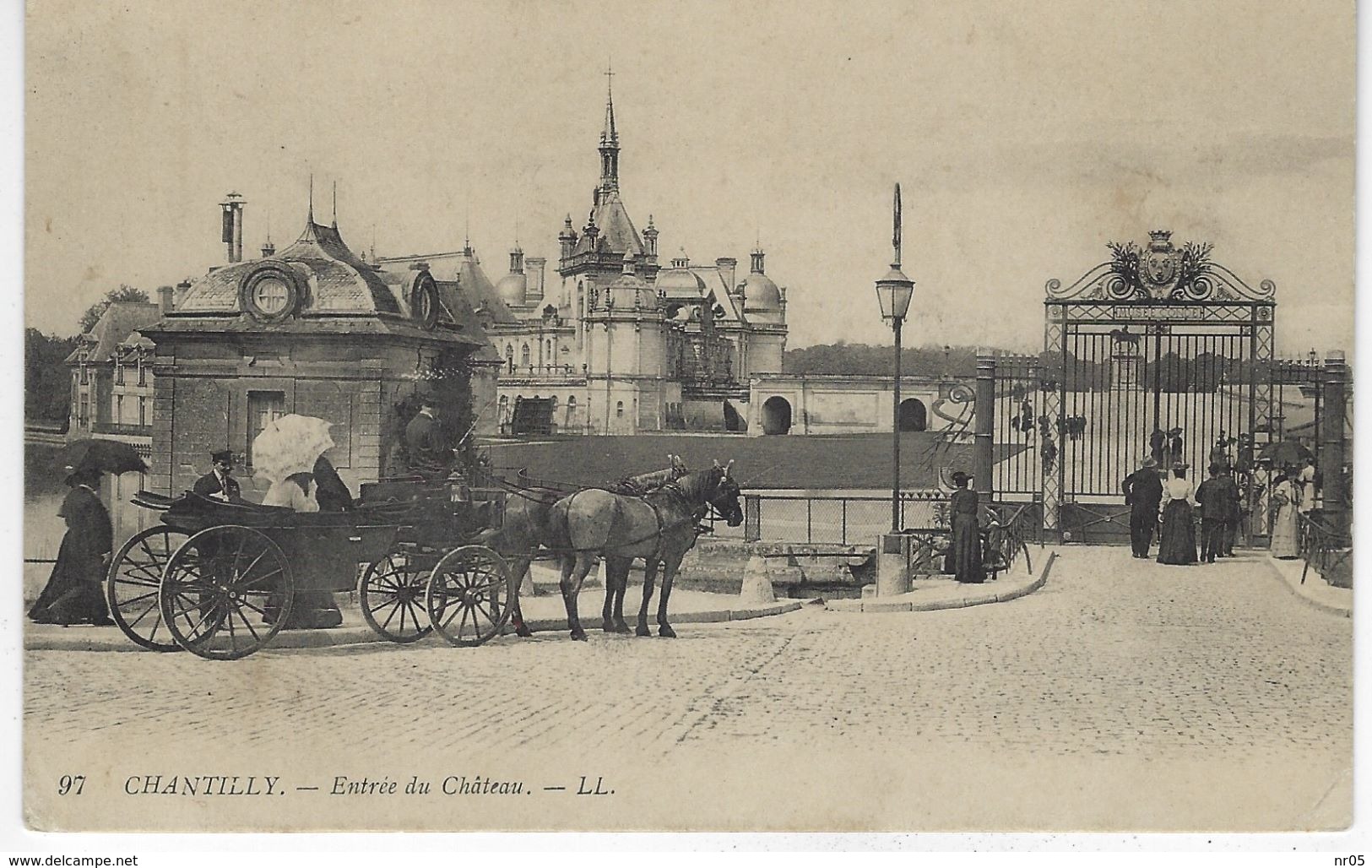 CPA 60 ( Oise ) - CHANTILLY - Entrée Du Chateau ( Animation ) - Chantilly