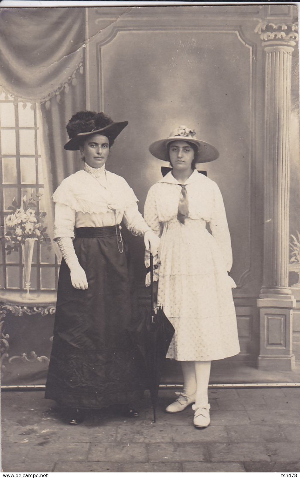 CARTE-PHOTO---portrait De Femmes Aux Chapeaux--voir 2 Scans - Femmes