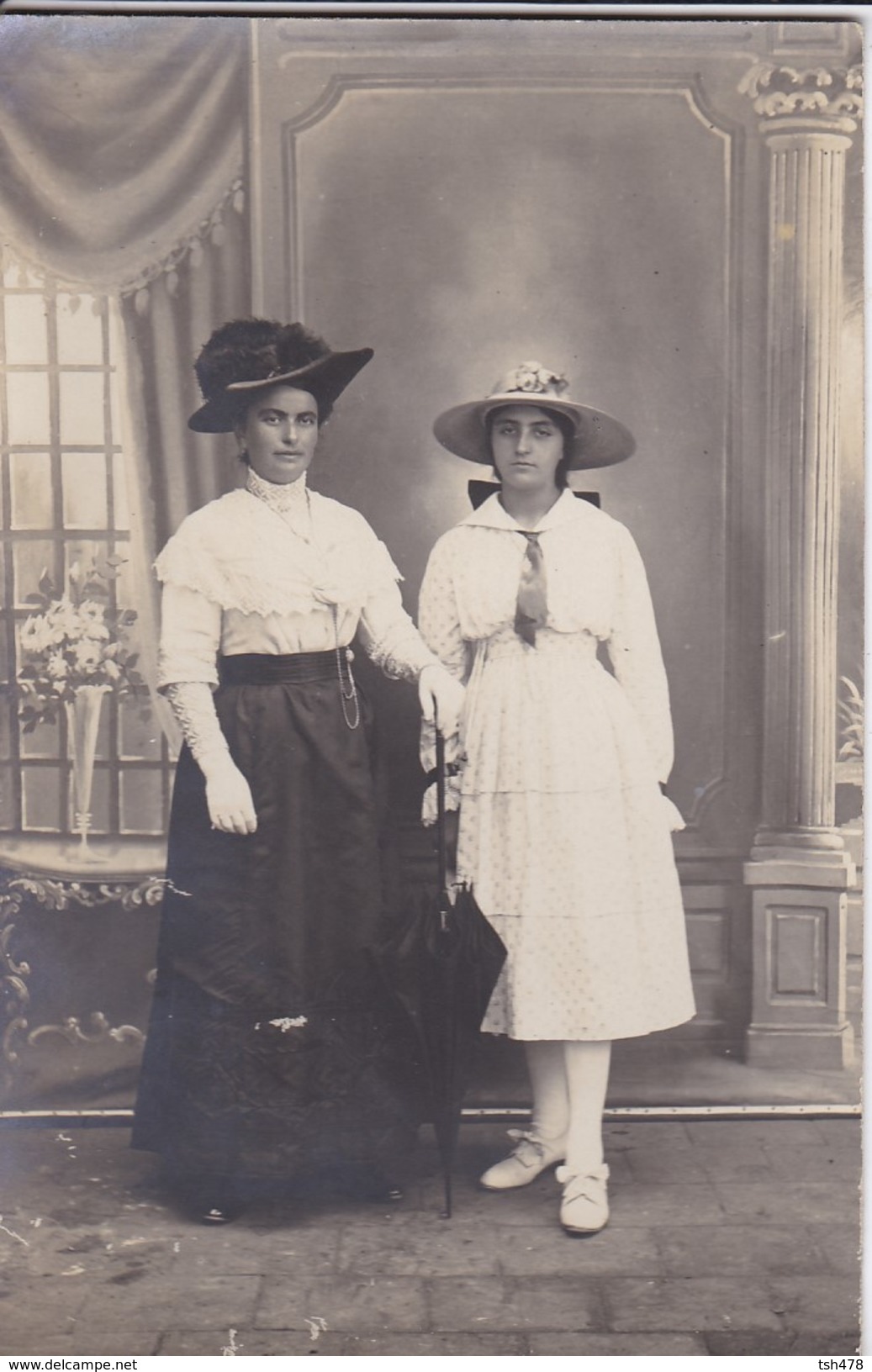 CARTE-PHOTO---portrait De Femmes Aux Chapeaux--voir 2 Scans - Femmes