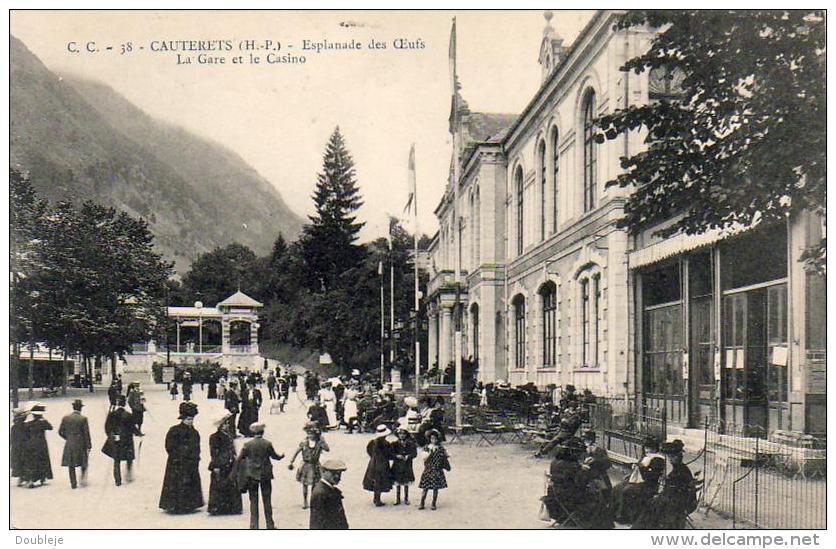 D65  CAUTERETS  Esplanade Des Oeufs- La Gare Et Le Casino  ..... - Cauterets