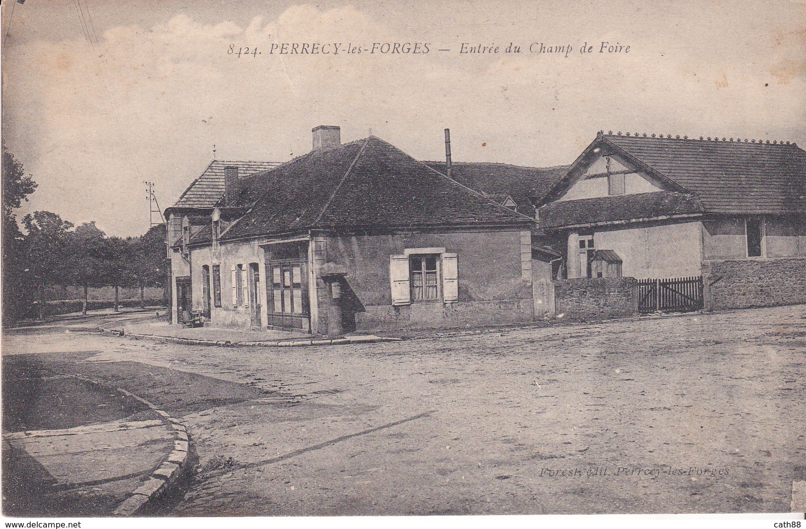 PERRECY LES FORGES - Entrée Du Champ De Foire - Otros & Sin Clasificación