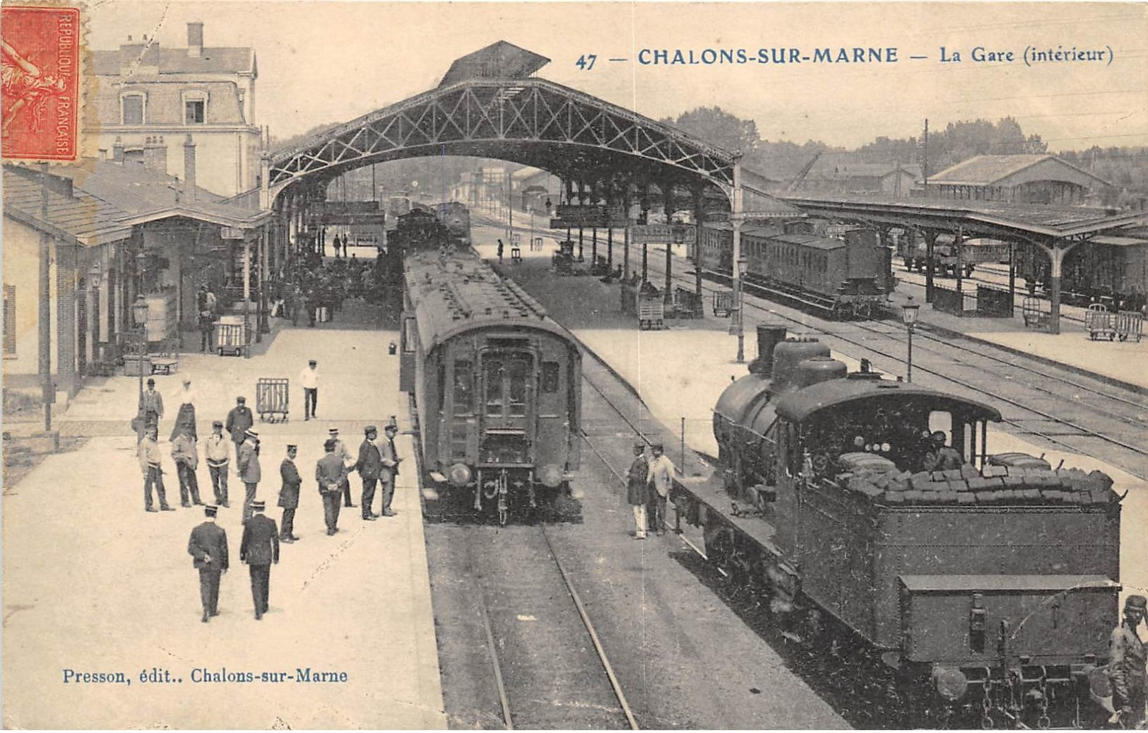 CHALONS SUR MARNE INTERIEUR DE LA GARE - Gares - Avec Trains